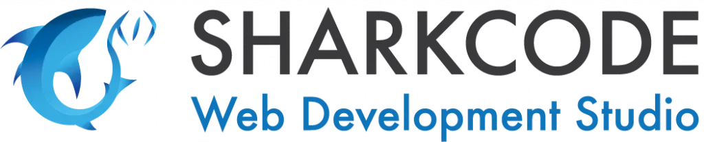 Logo a forma di squalo con parentesi di codice e testo 'SHARKCODE Web Development Studio'.